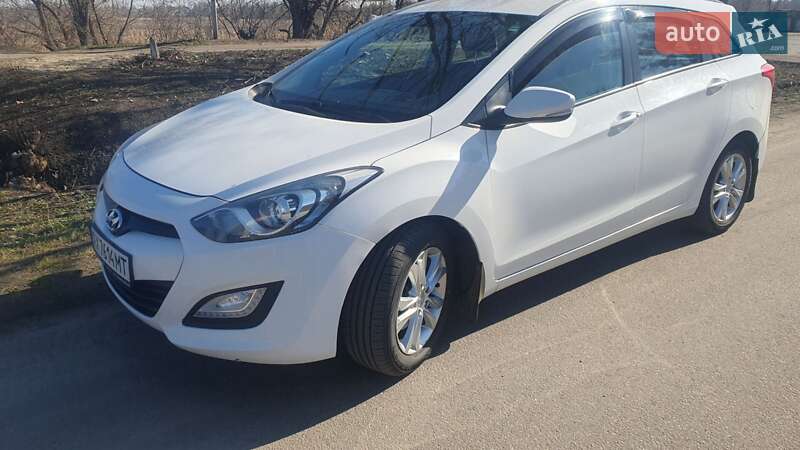 Универсал Hyundai i30 2013 в Змиеве фото 7 Универсал Hyundai i30 2013 в Змиеве