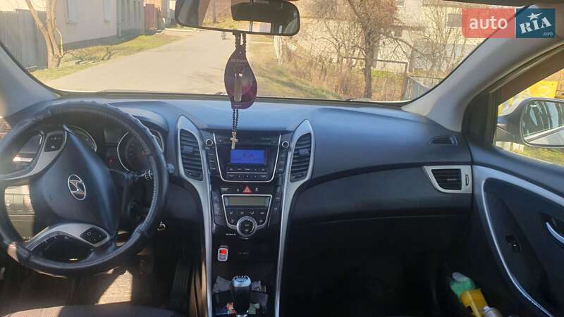 Универсал Hyundai i30 2013 в Змиеве фото 14 Универсал Hyundai i30 2013 в Змиеве