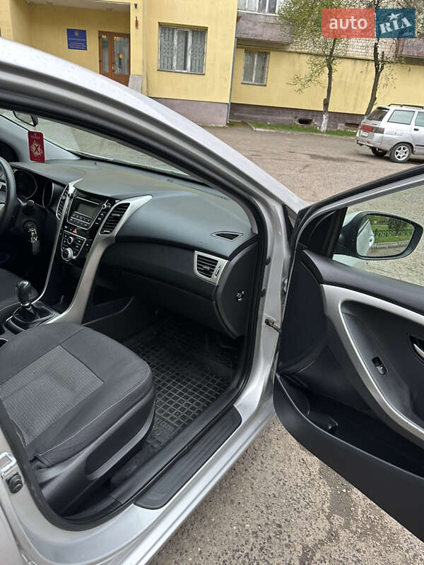 Хэтчбек Hyundai i30 2016 в Черновцах