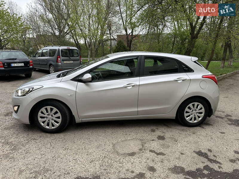 Хэтчбек Hyundai i30 2016 в Черновцах