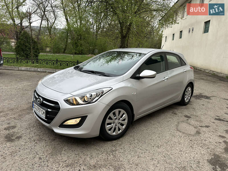 Хэтчбек Hyundai i30 2016 в Черновцах