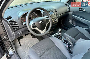 Хэтчбек Hyundai i30 2010 в 