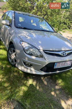 Хэтчбек Hyundai i30 2011 в Сарнах