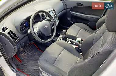 Хетчбек Hyundai i30 2012 в 