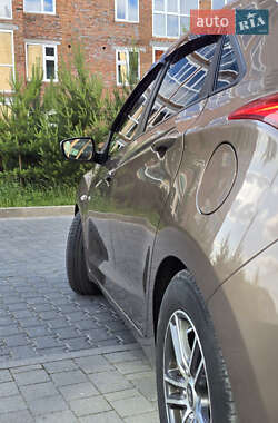Хэтчбек Hyundai i30 2014 в 