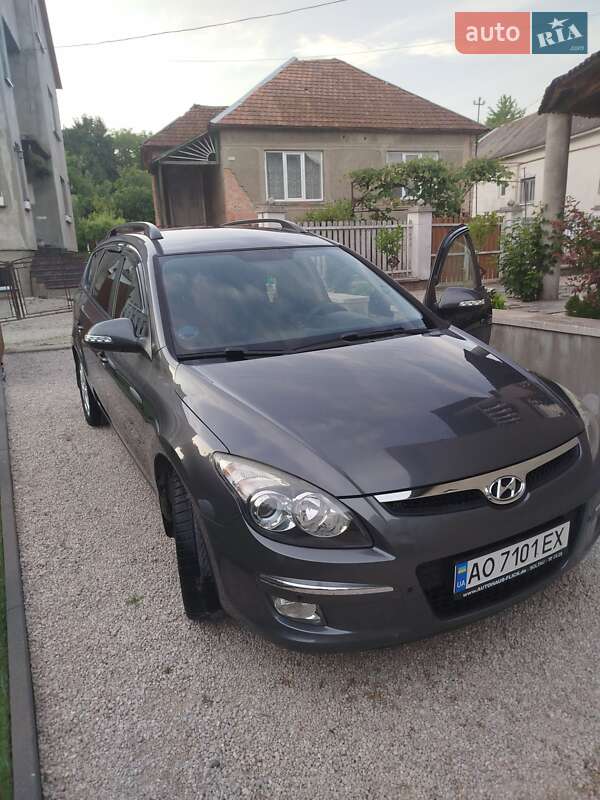 Универсал Hyundai i30 2009 в Иршаве