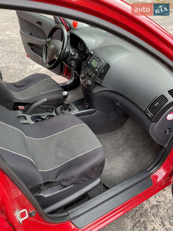 Хэтчбек Hyundai i30 2009 в Макарове