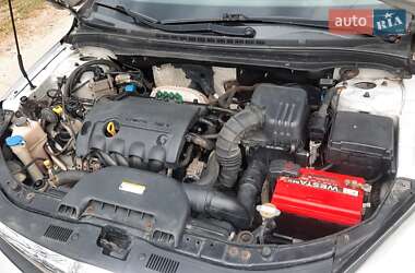 Хэтчбек Hyundai i30 2011 в 