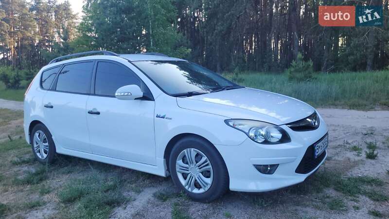 Універсал Hyundai i30 2011 в Охтирці