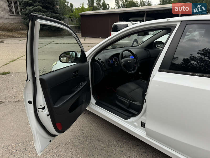 Хэтчбек Hyundai i30 2010 в Днепре