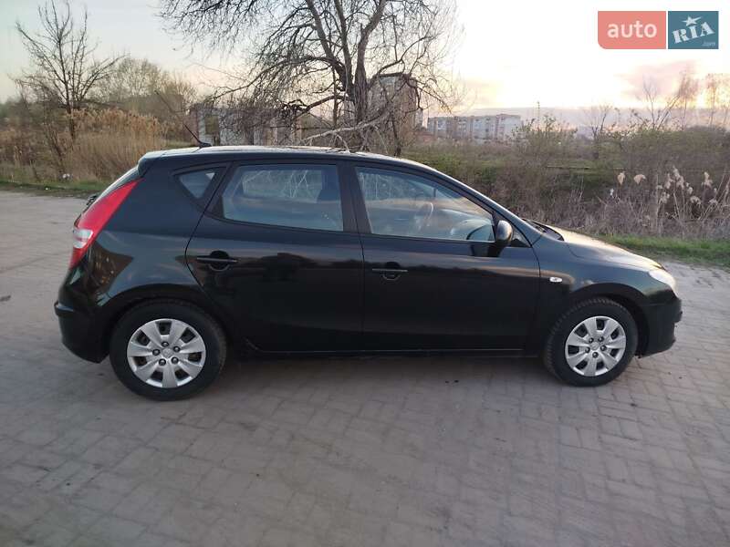 Хэтчбек Hyundai i30 2007 в Ахтырке