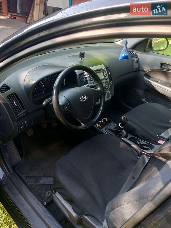 Хэтчбек Hyundai i30 2010 в Барановке