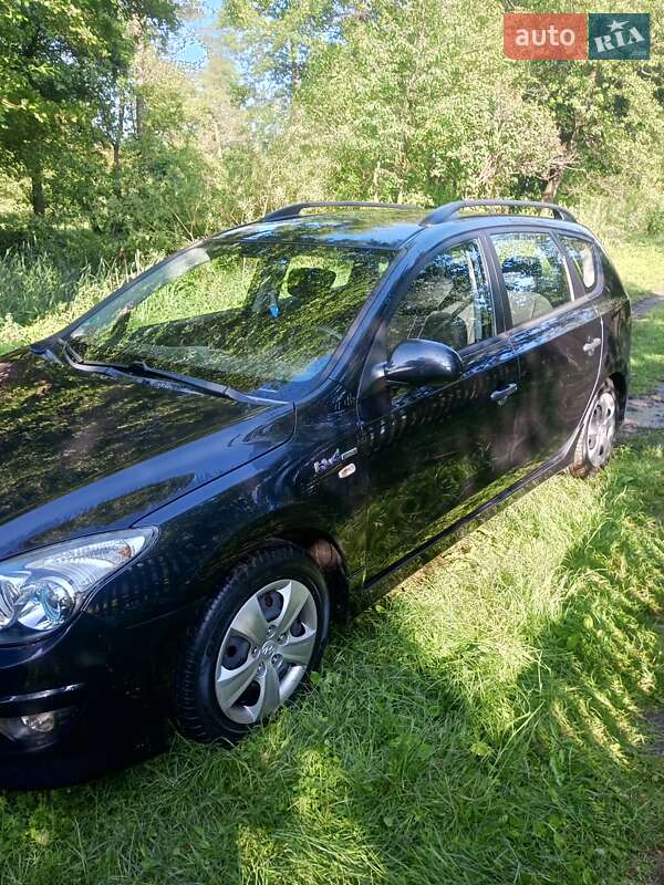 Хэтчбек Hyundai i30 2010 в Барановке