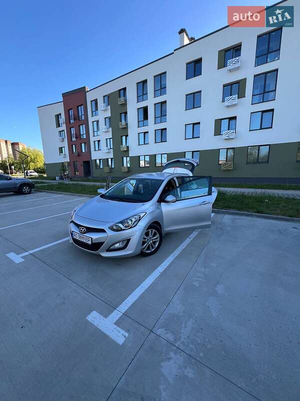 Универсал Hyundai i30 2014 в Ровно