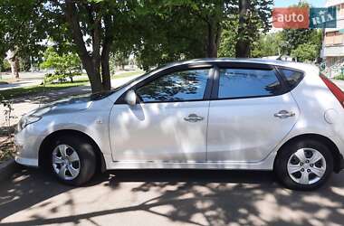 Хэтчбек Hyundai i30 2011 в 
