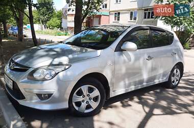 Хэтчбек Hyundai i30 2011 в 