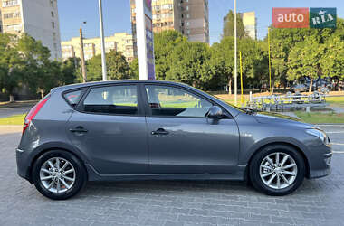 Хэтчбек Hyundai i30 2010 в 