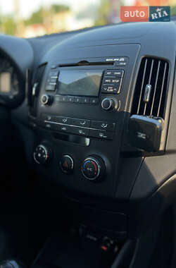 Хэтчбек Hyundai i30 2010 в 