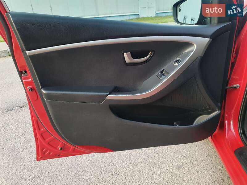 Хэтчбек Hyundai i30 2012 в Ровно