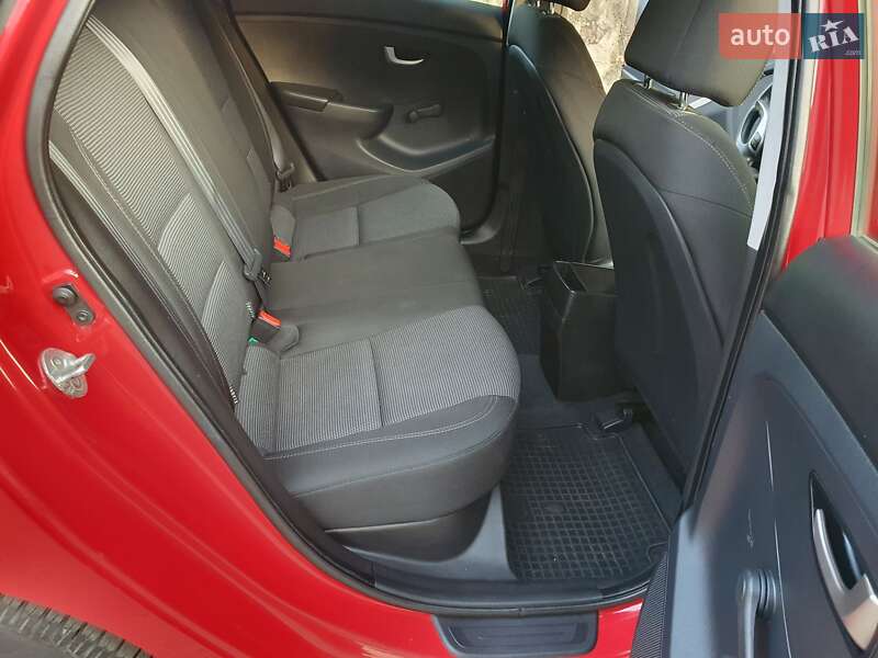 Хэтчбек Hyundai i30 2012 в Ровно