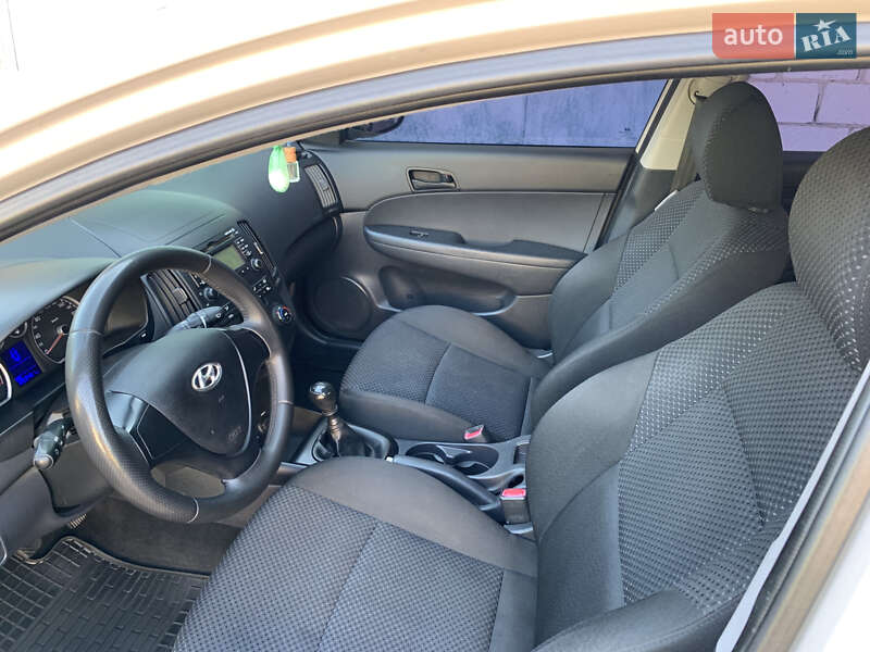 Универсал Hyundai i30 2009 в Ладыжине