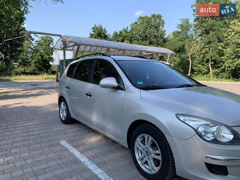 Универсал Hyundai i30 2009 в Ладыжине