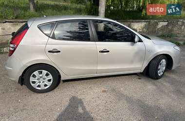 Хэтчбек Hyundai i30 2008 в 