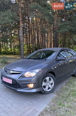 Универсал Hyundai i30 2010 в Новояворовске