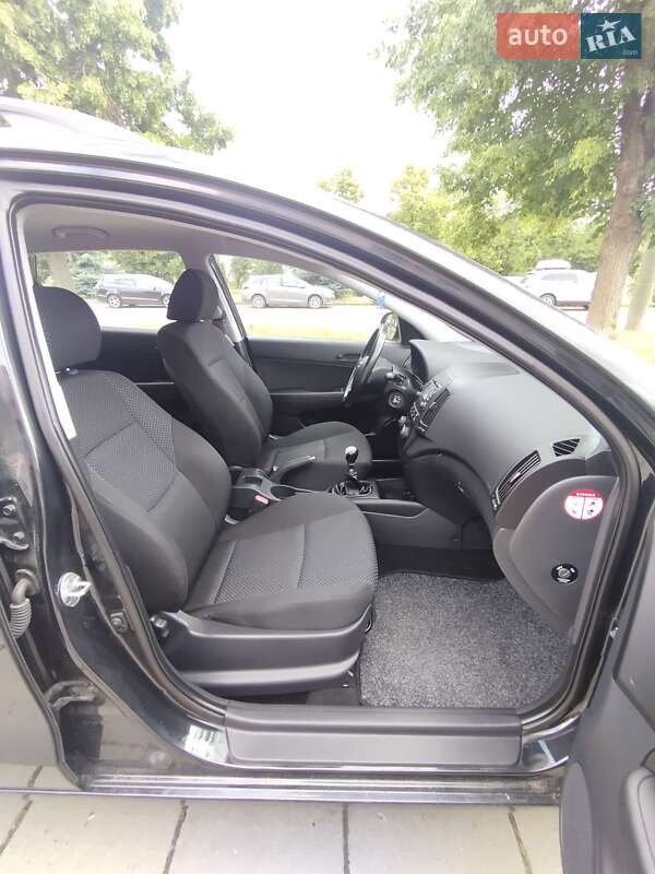 Универсал Hyundai i30 2009 в Луцке