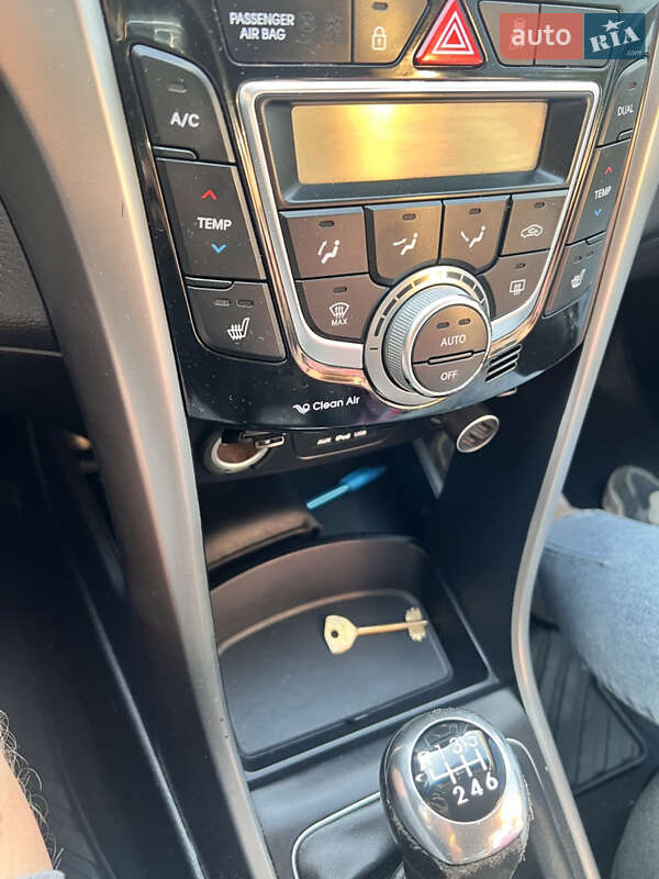 Универсал Hyundai i30 2013 в Радивилове