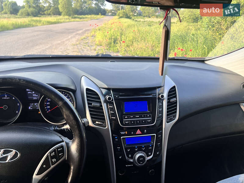 Универсал Hyundai i30 2013 в Радивилове