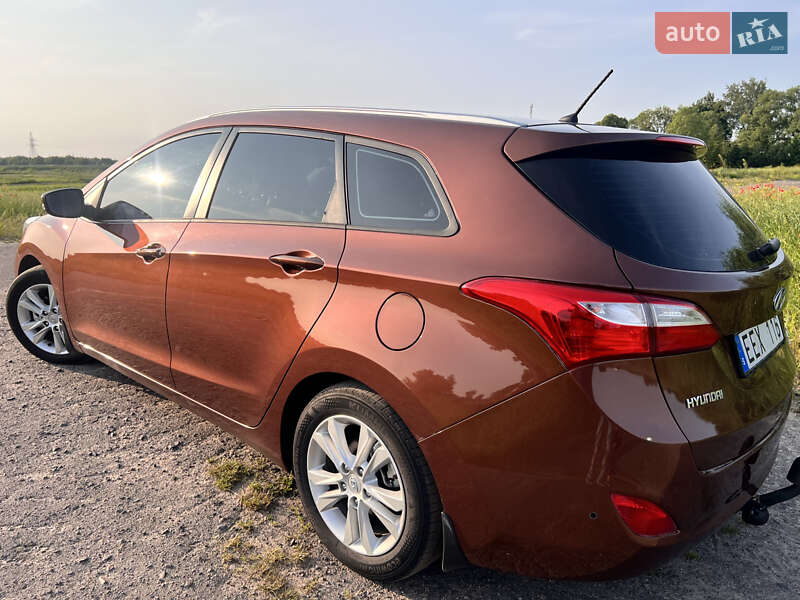 Универсал Hyundai i30 2013 в Радивилове