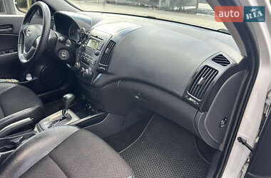 Хэтчбек Hyundai i30 2010 в 