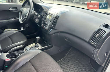 Хэтчбек Hyundai i30 2010 в 
