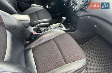 Хэтчбек Hyundai i30 2010 в 