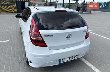 Хэтчбек Hyundai i30 2010 в 