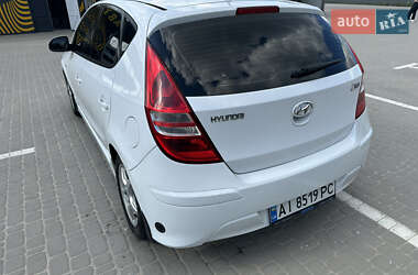 Хэтчбек Hyundai i30 2010 в 