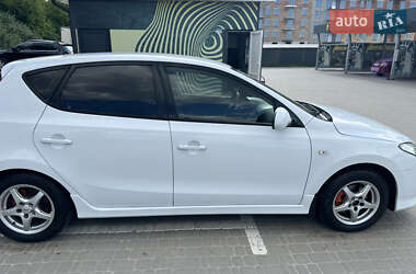 Хэтчбек Hyundai i30 2010 в 