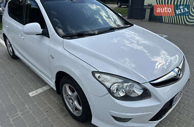 Хэтчбек Hyundai i30 2010 в 