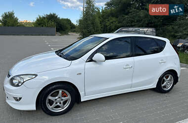 Хэтчбек Hyundai i30 2010 в 