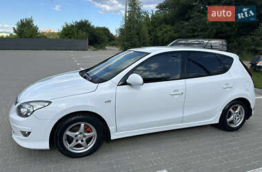 Хэтчбек Hyundai i30 2010 в 
