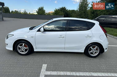 Хэтчбек Hyundai i30 2010 в 
