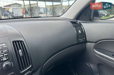 Хэтчбек Hyundai i30 2010 в 
