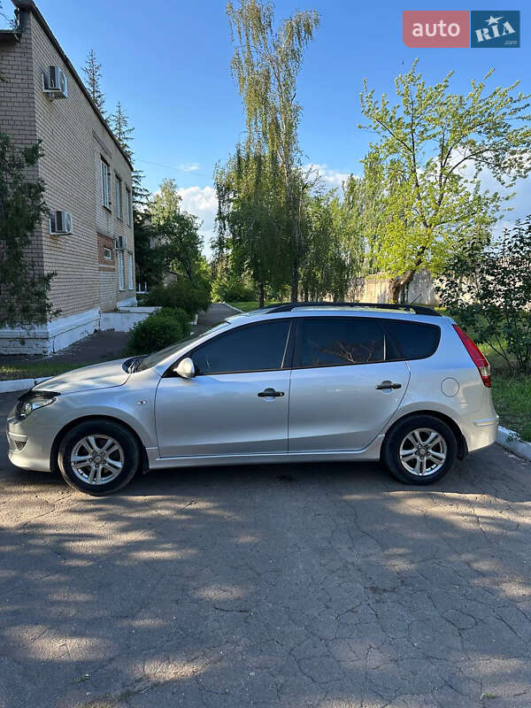 Универсал Hyundai i30 2011 в Кривом Роге