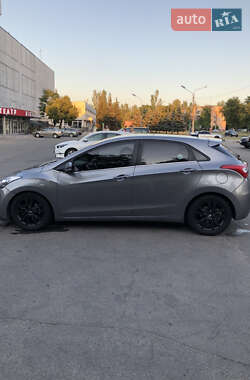 Хэтчбек Hyundai i30 2012 в 