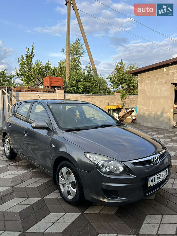 Хэтчбек Hyundai i30 2010 в Березане