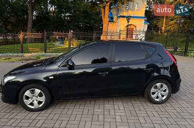 Хэтчбек Hyundai i30 2009 в 