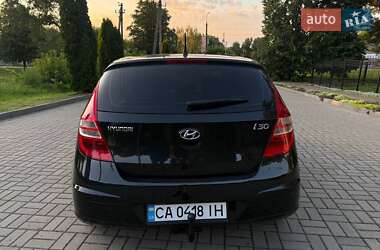 Хэтчбек Hyundai i30 2009 в 