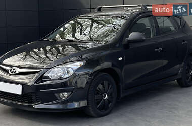 Хэтчбек Hyundai i30 2011 в 