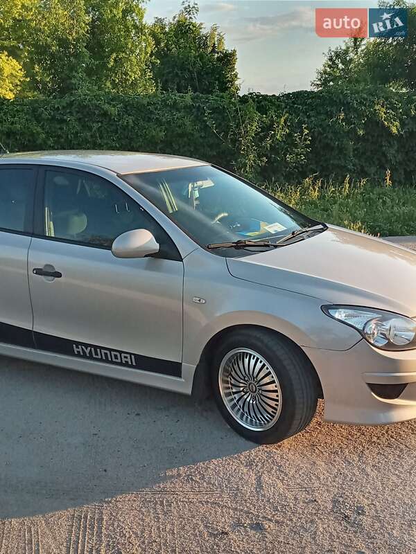 Хетчбек Hyundai i30 2010 в Нікополі